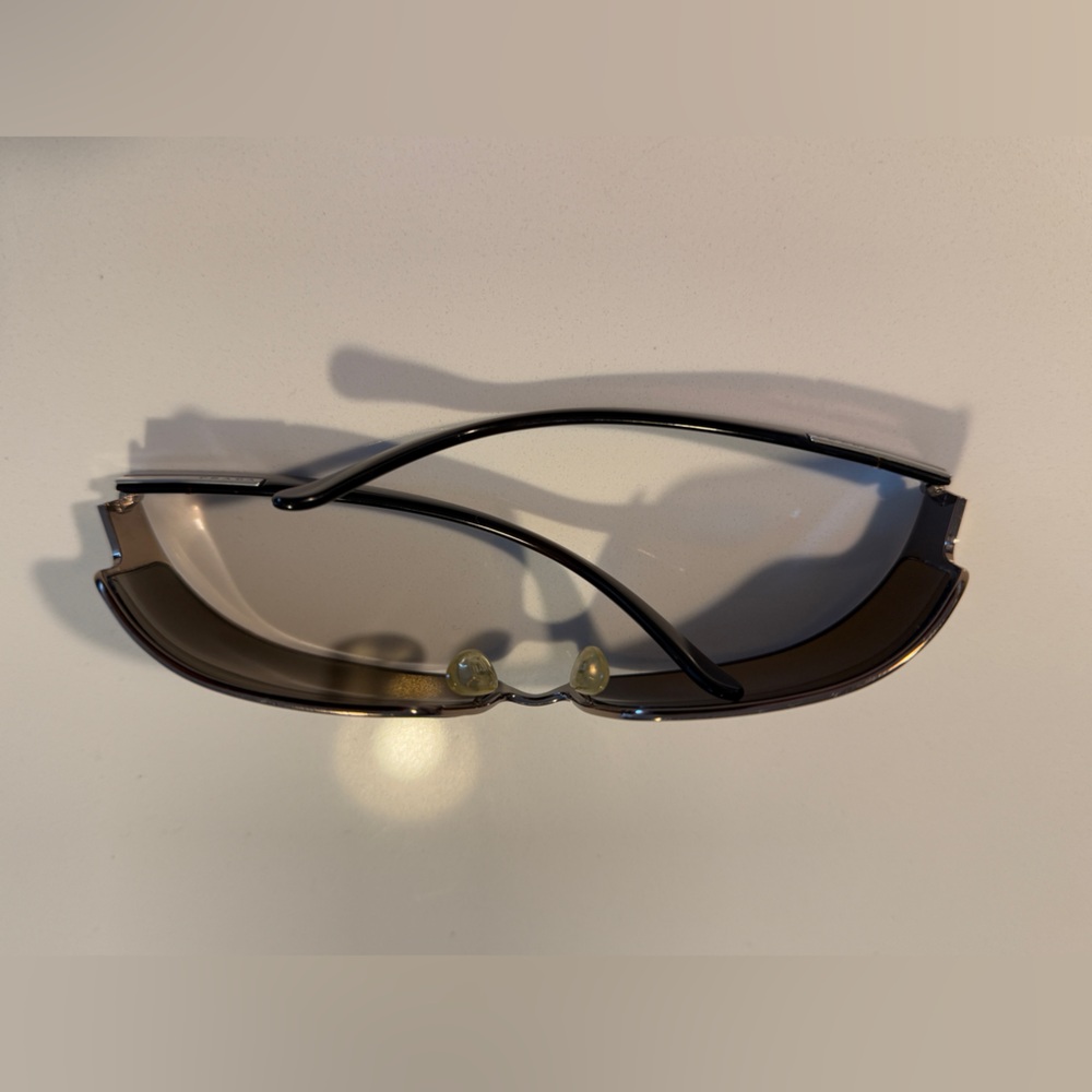 Men’s Prada Vintage Sunglasses - Picture 4 of 7